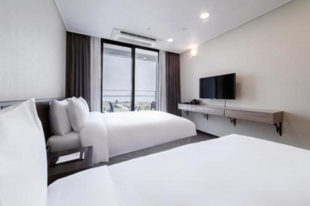 Riviera Incheon Airport Hotel Экстерьер фото