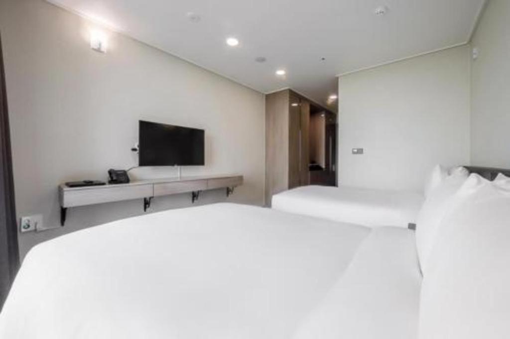 Riviera Incheon Airport Hotel Экстерьер фото