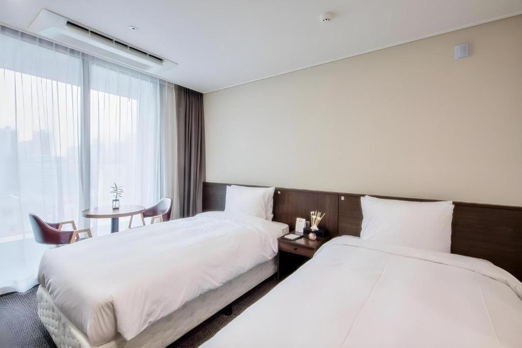 Riviera Incheon Airport Hotel Экстерьер фото