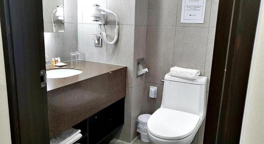 Riviera Incheon Airport Hotel Экстерьер фото
